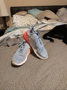 Nike Women's Light Blue and Coral Athletic Sneakers